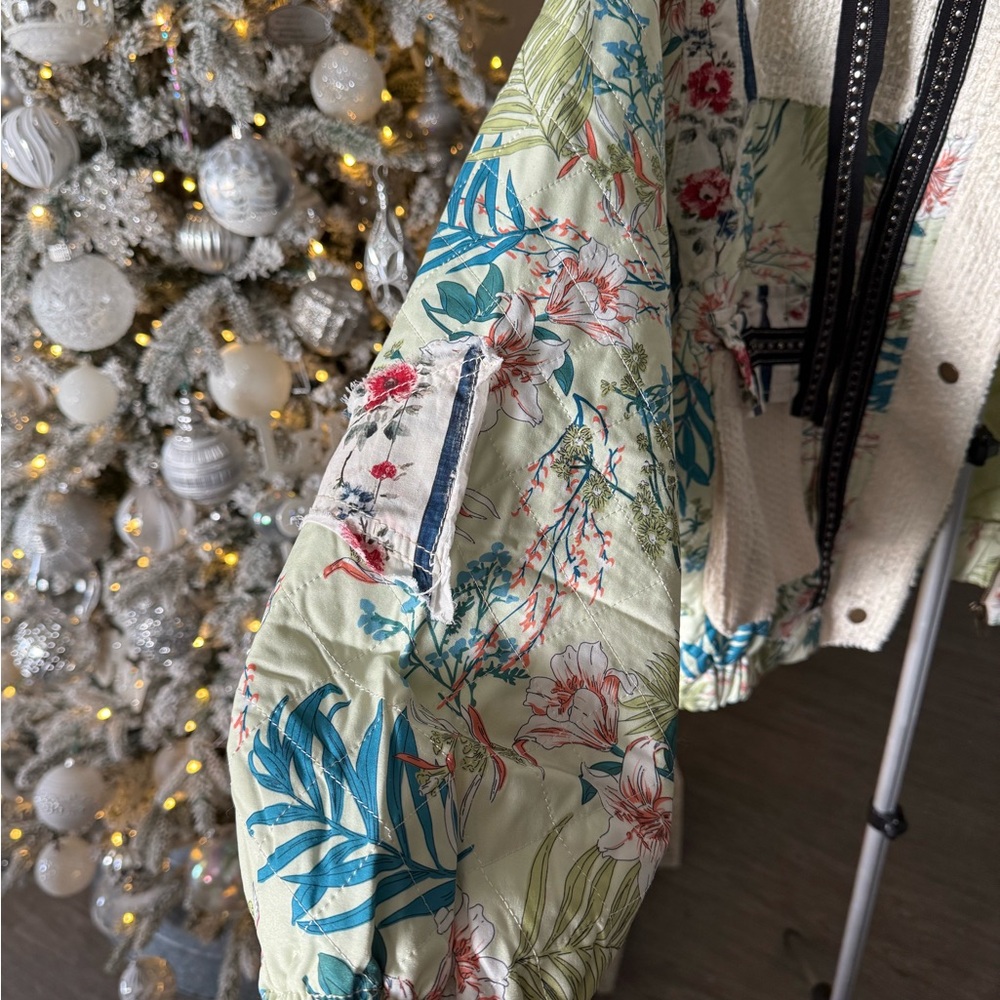 POL Floral Quilted Jacket with Hood - Picture 4 of 11